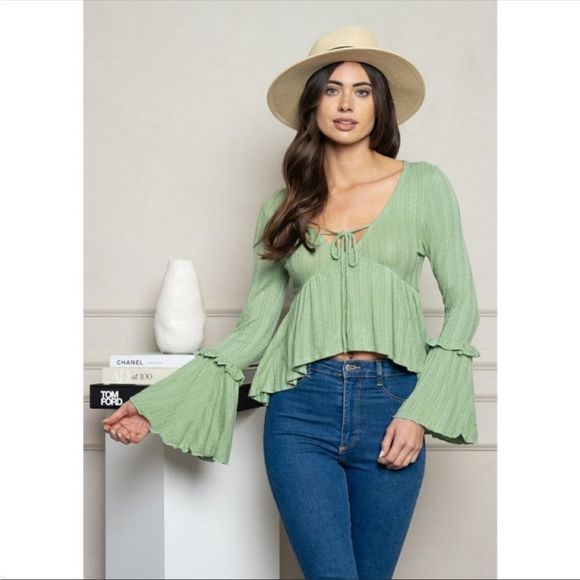 True Femininity displays in this Top!! - Picture 2 of 4